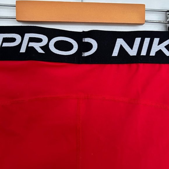 BNWT Women’s Red Nike Pro Dri Fit Training Shorts in Size XL - Picture 9 of 12